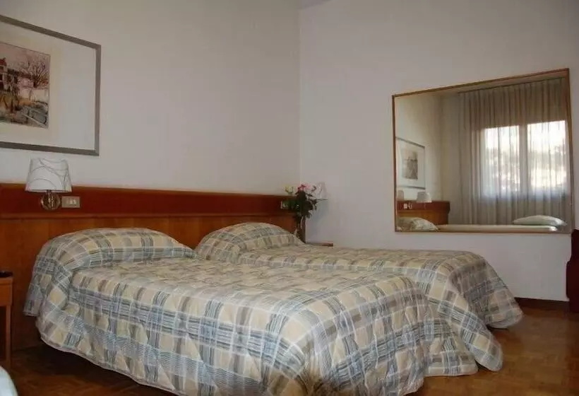 ホテル Albergo Ristorante Del Ponte