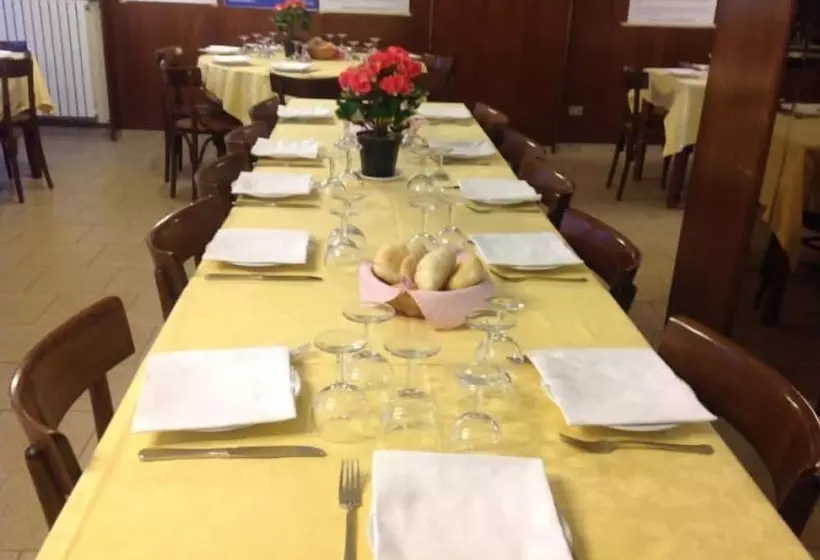 ホテル Albergo Ristorante Del Ponte