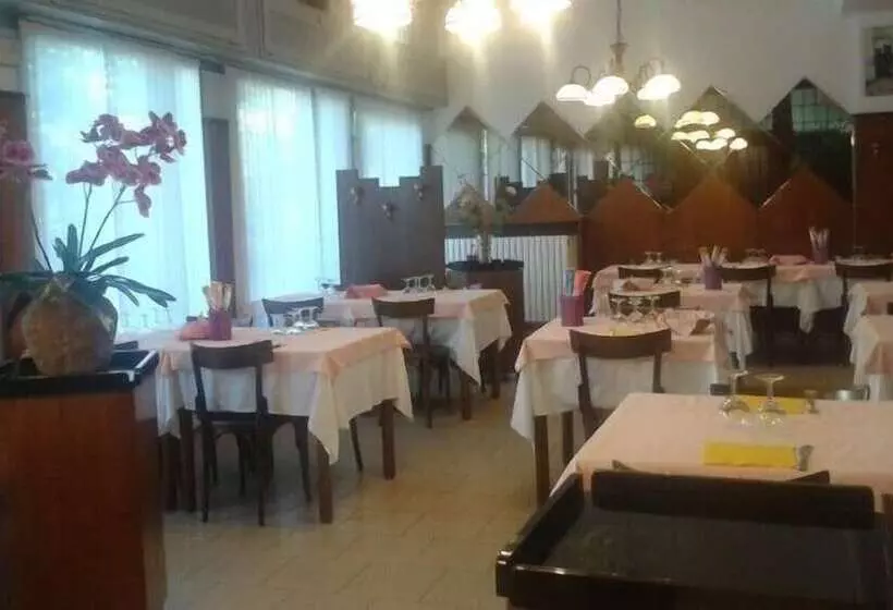 ホテル Albergo Ristorante Del Ponte