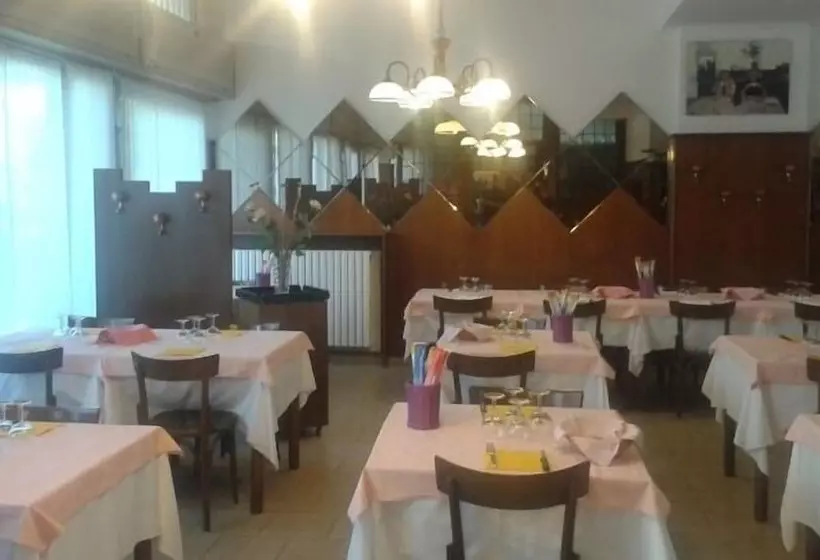 ホテル Albergo Ristorante Del Ponte