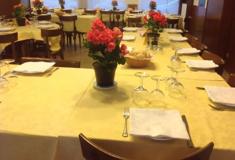 Отель Albergo Ristorante Del Ponte