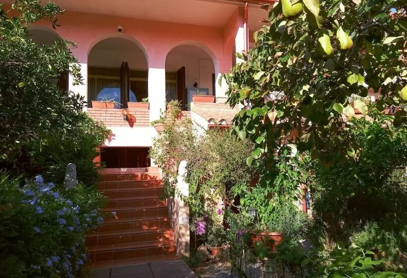 Aamiaismajoitus (B&B) Villa Corrias