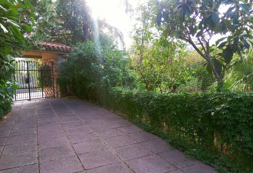 مبيت وإفطار Villa Corrias