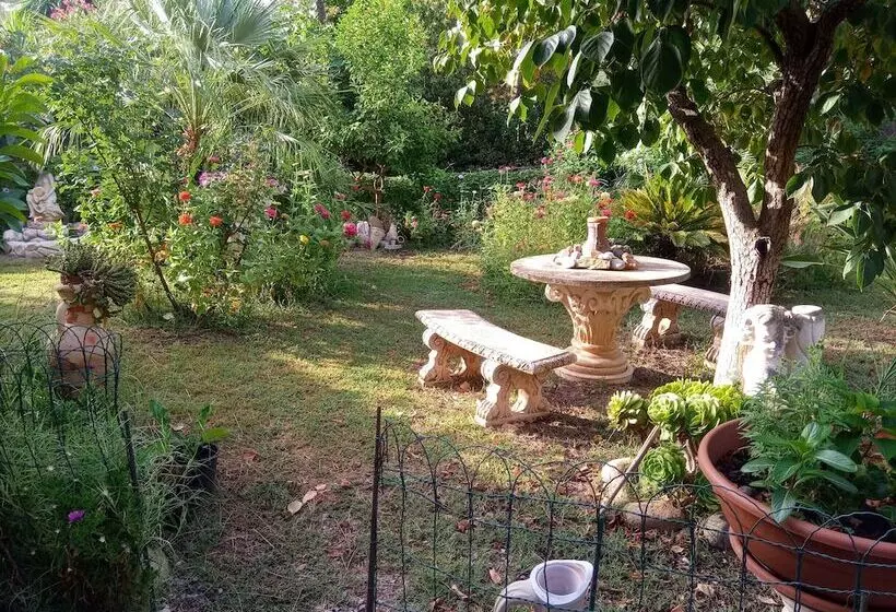 Aamiaismajoitus (B&B) Villa Corrias