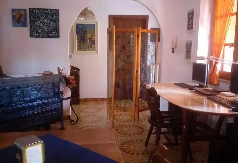 Aamiaismajoitus (B&B) Villa Corrias