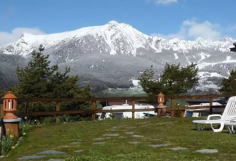 Hotelli Dalailama Village