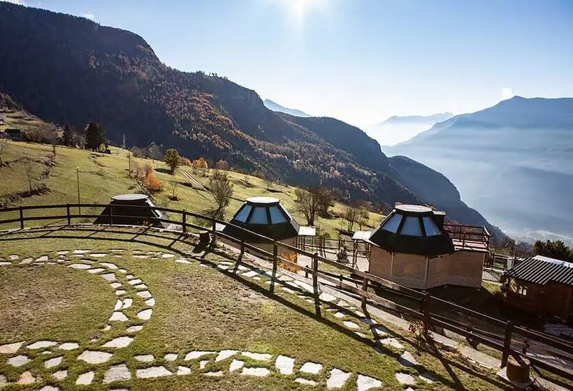 Hotelli Dalailama Village