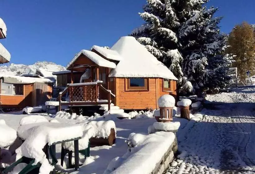 Hotelli Dalailama Village