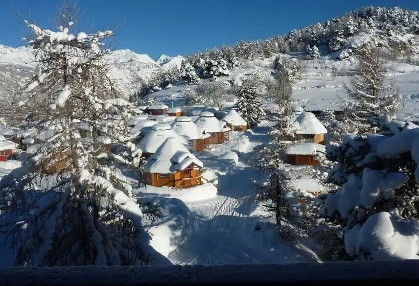 Hotelli Dalailama Village