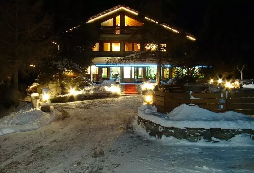 Hotelli Dalailama Village