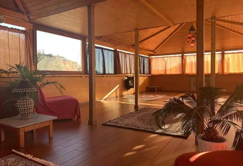 Hotelli Dalailama Village