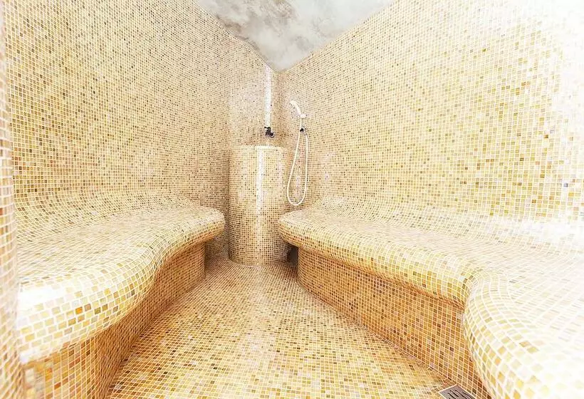 Hotelli Dalailama Village