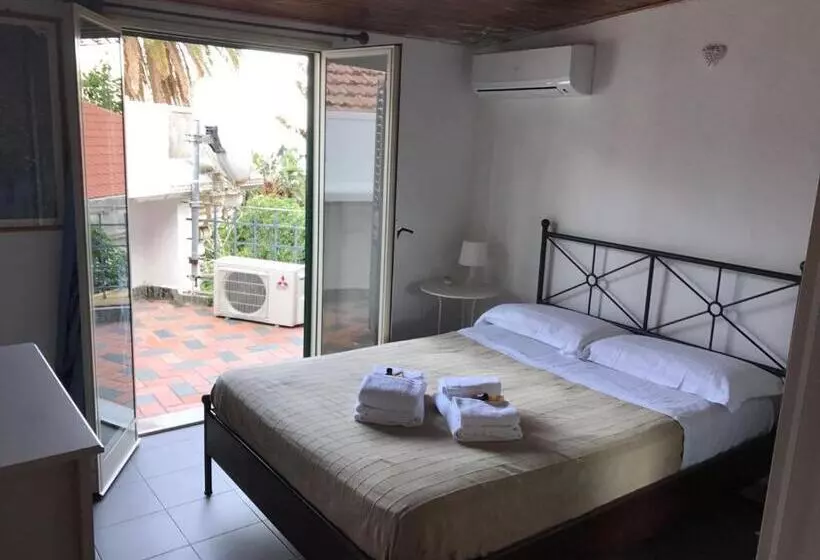 تختخواب و صبحانه Town House Messina Paradiso