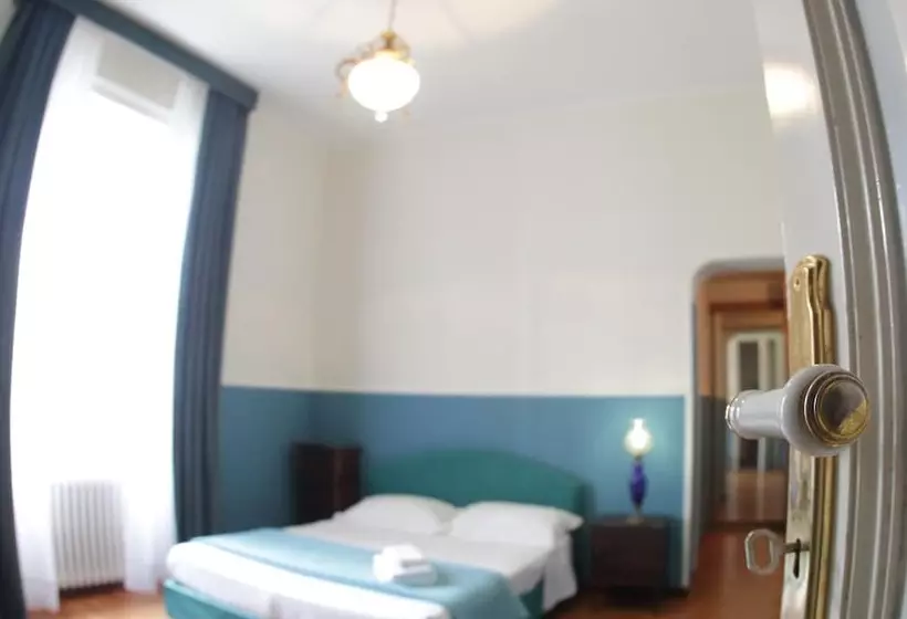 تختخواب و صبحانه Town House Messina Paradiso