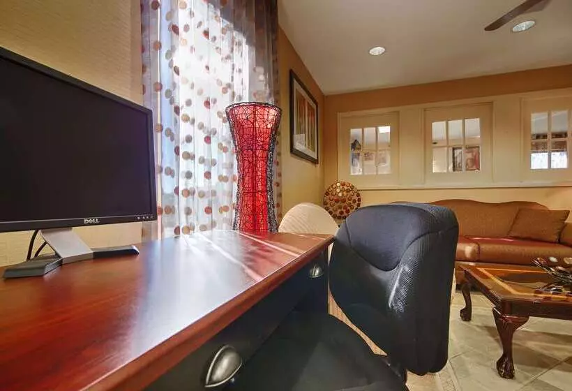 Отель Best Western Greenville Inn