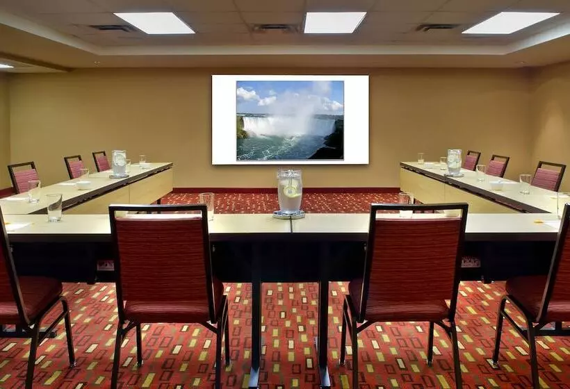 ホテル Courtyard By Marriott Niagara Falls