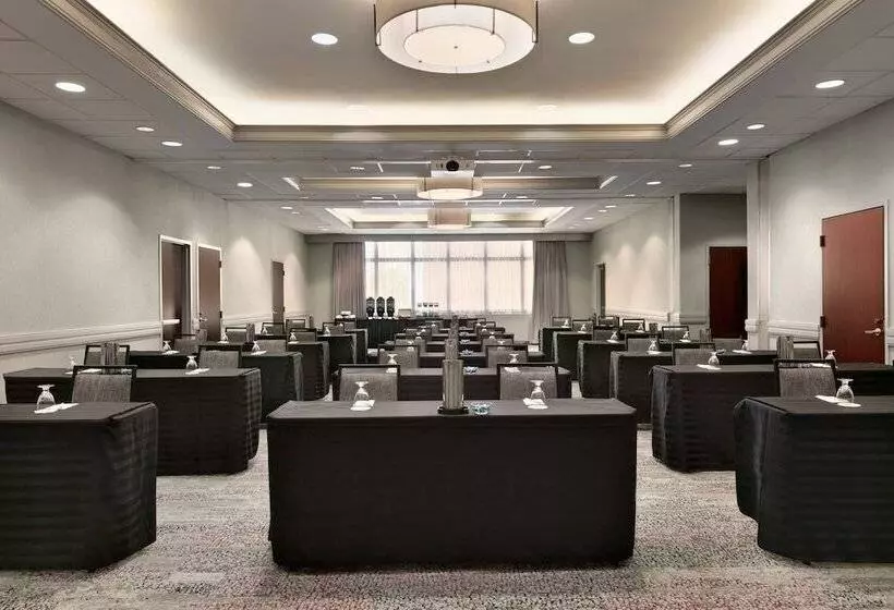 Отель Courtyard By Marriott Tysons Mclean