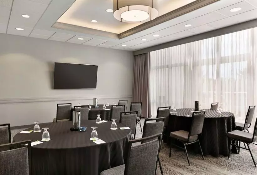 Отель Courtyard By Marriott Tysons Mclean