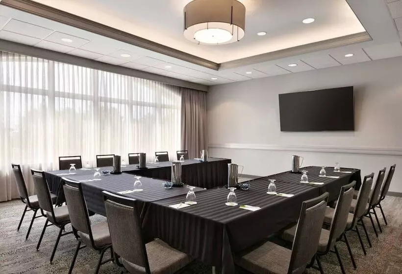 Отель Courtyard By Marriott Tysons Mclean