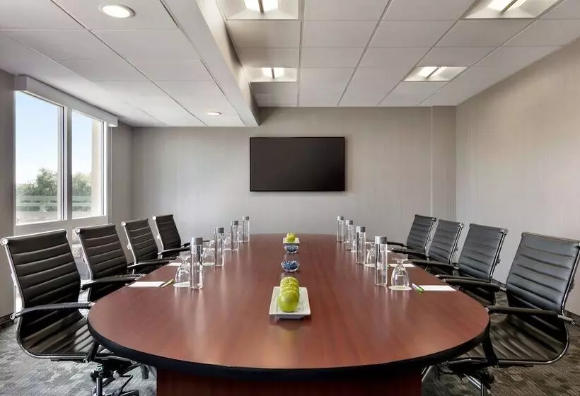 Отель Courtyard By Marriott Tysons Mclean