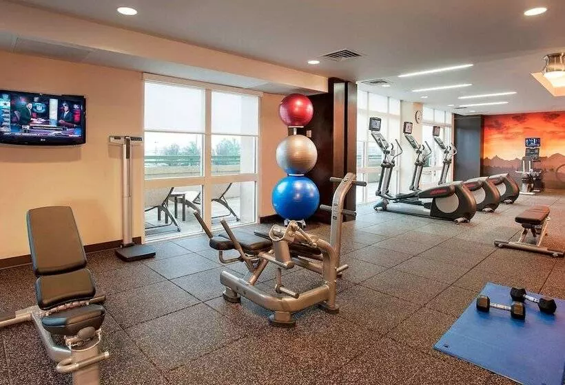 Отель Courtyard By Marriott Tysons Mclean