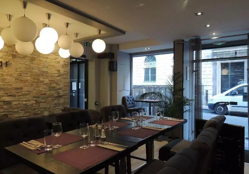 ホテル Eden Opera