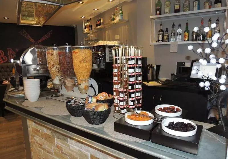 ホテル Eden Opera