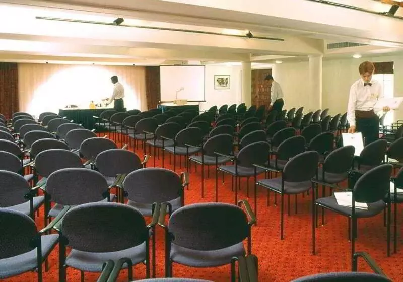 Europa Gatwick Hotel & Spa