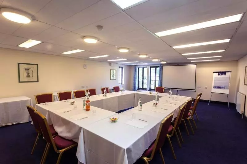 Europa Gatwick Hotel & Spa