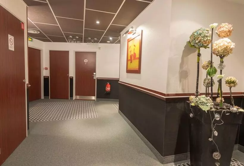 Hotel Kyriad Limoges Centre Gare   Atrium