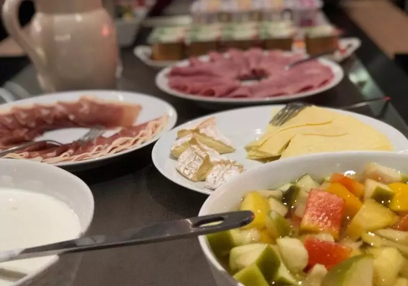 Hotel Kyriad Limoges Centre Gare   Atrium