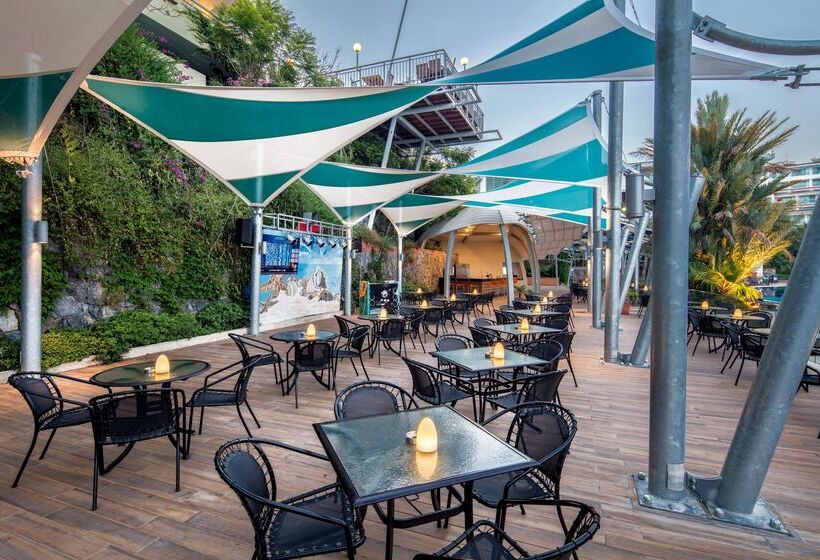 בית מלון כפרי Pine Bay Holiday Resort