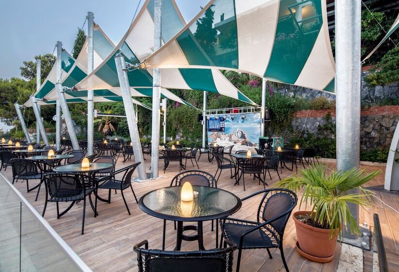 בית מלון כפרי Pine Bay Holiday Resort