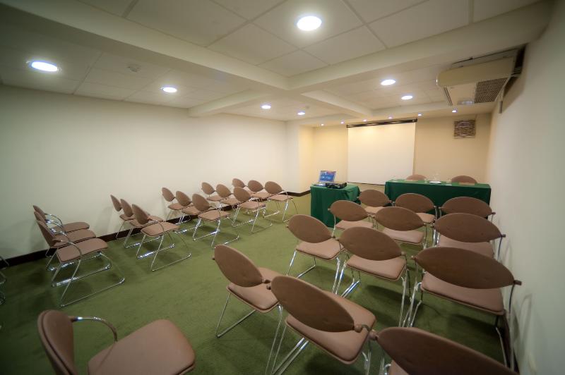 Roosevelt Hotel & Suites