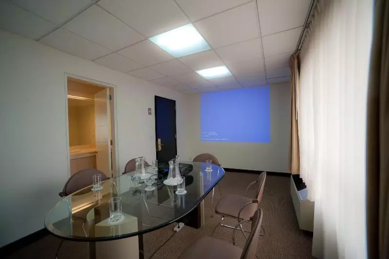 Roosevelt Hotel & Suites