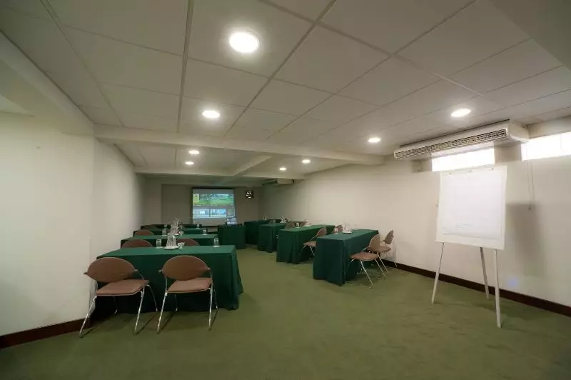 Roosevelt Hotel & Suites