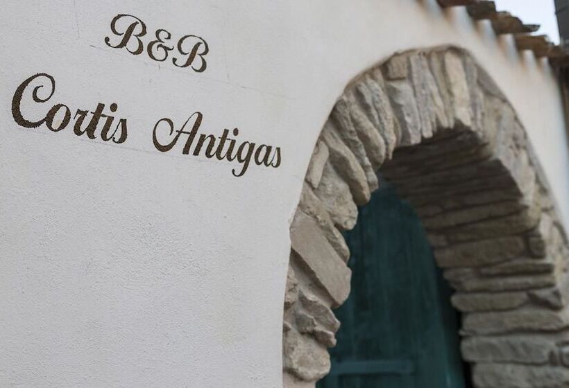 צימר Cortis Antigas