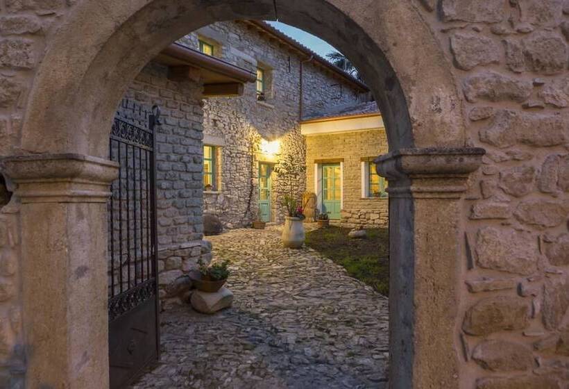 צימר Cortis Antigas