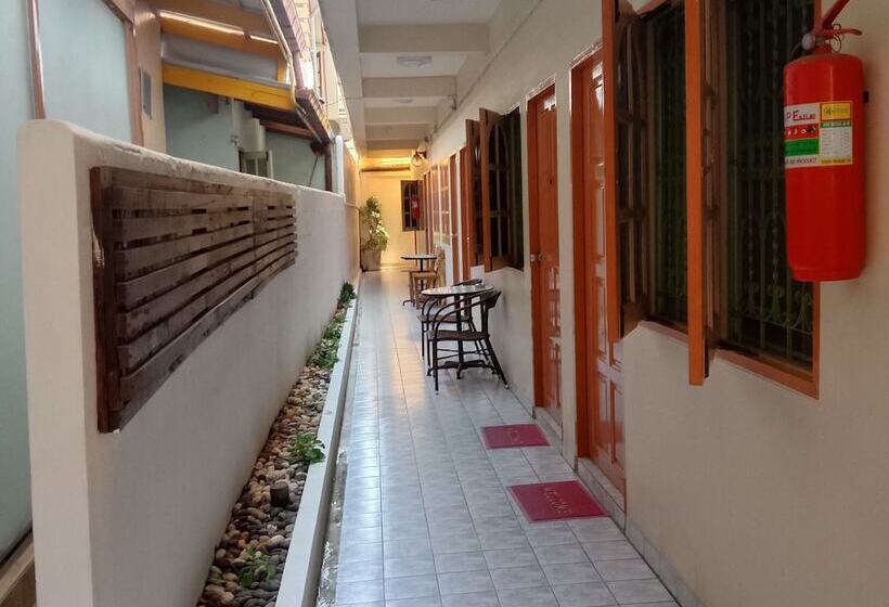 هتل Palada Guest House