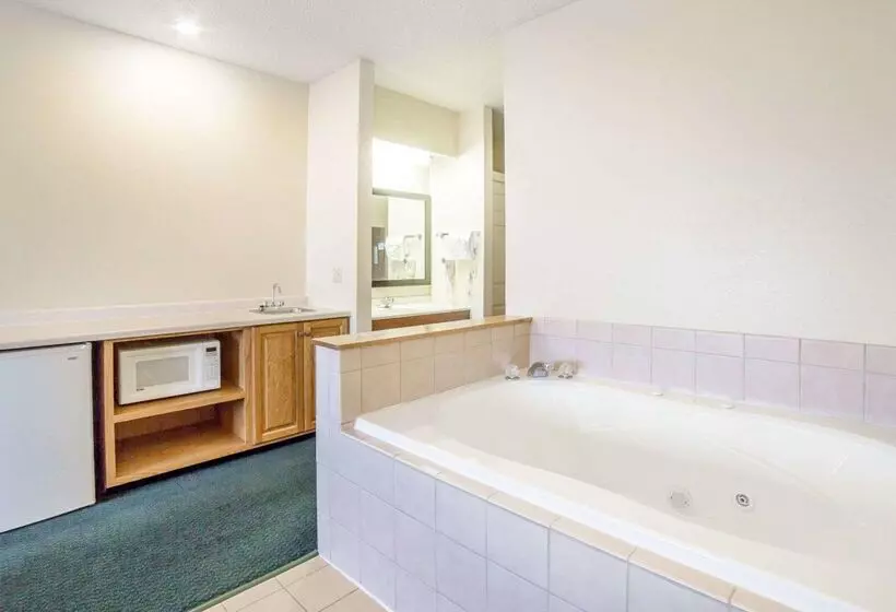 هتل Fairbridge Inn & Suites Glendive