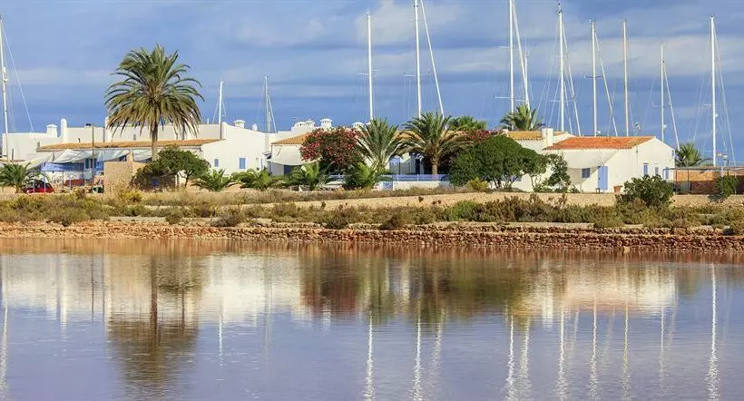 Отель Formentera Mar Bungalows Cas Carabiners
