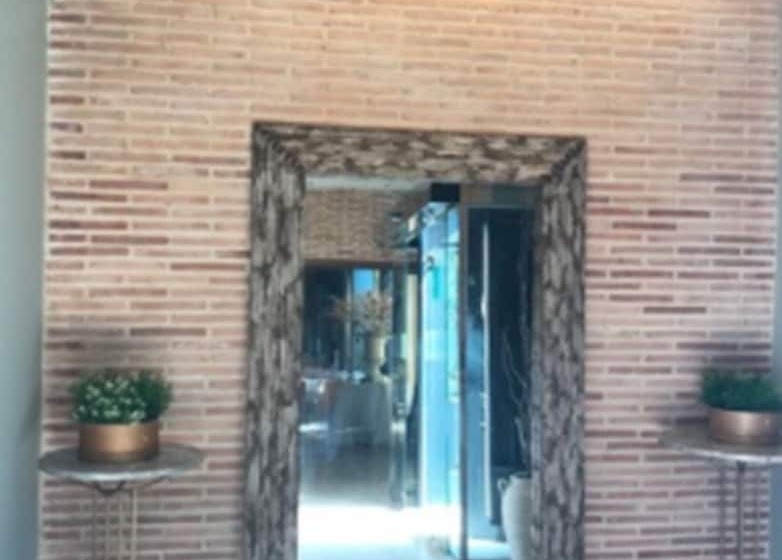 Отель Patilla Ciudad De Requena