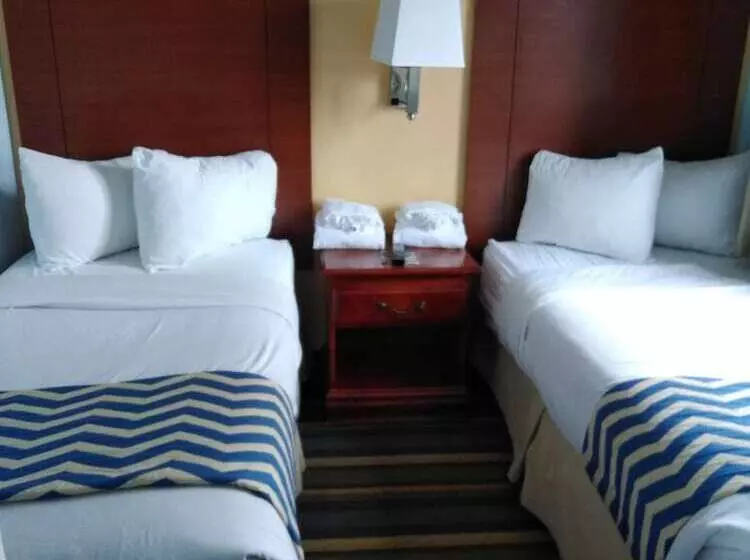 ホテル Travelodge By Wyndham Bishop