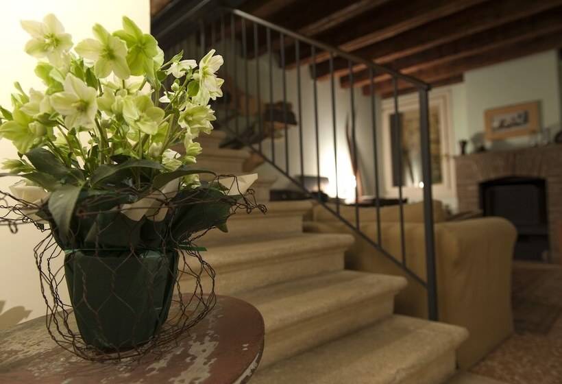 تختخواب و صبحانه Bed &breakfast Portico Rosso