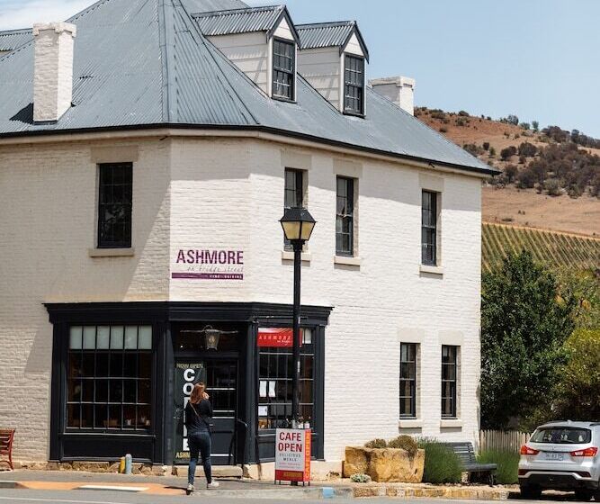 A Cottage In Richmond