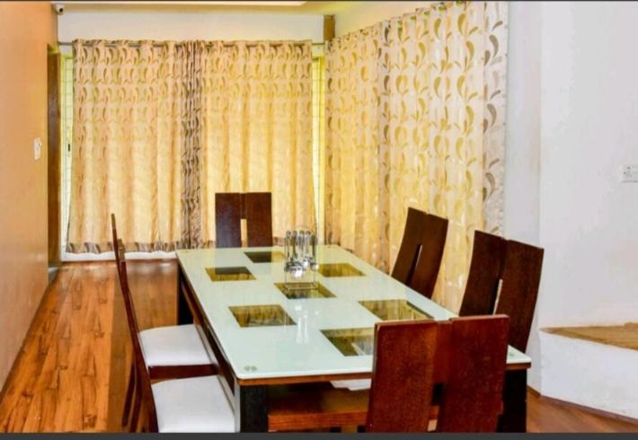 Aamiaismajoitus (B&B) Surya Kiran Miramar