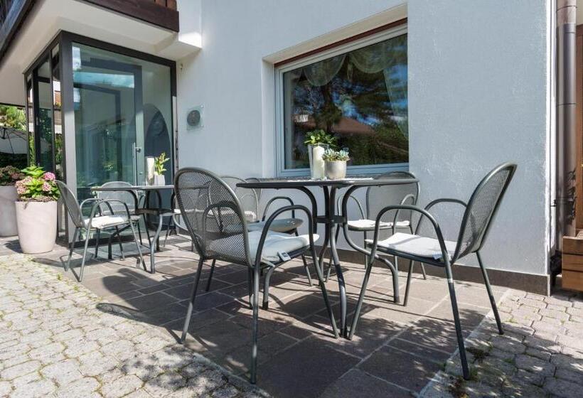 هتل Garni Sirmian