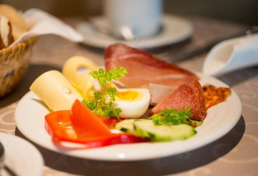 هتل Garni Sirmian