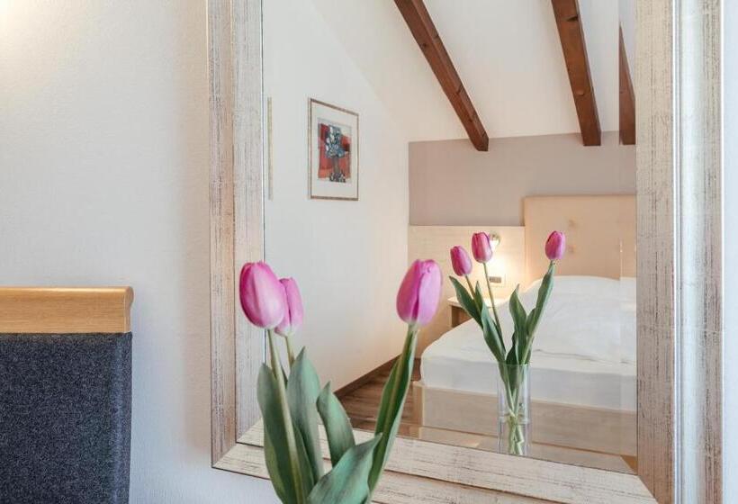 هتل Garni Sirmian