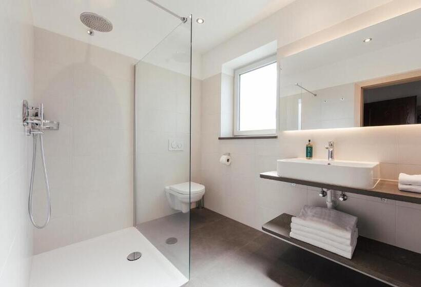 هتل Garni Sirmian